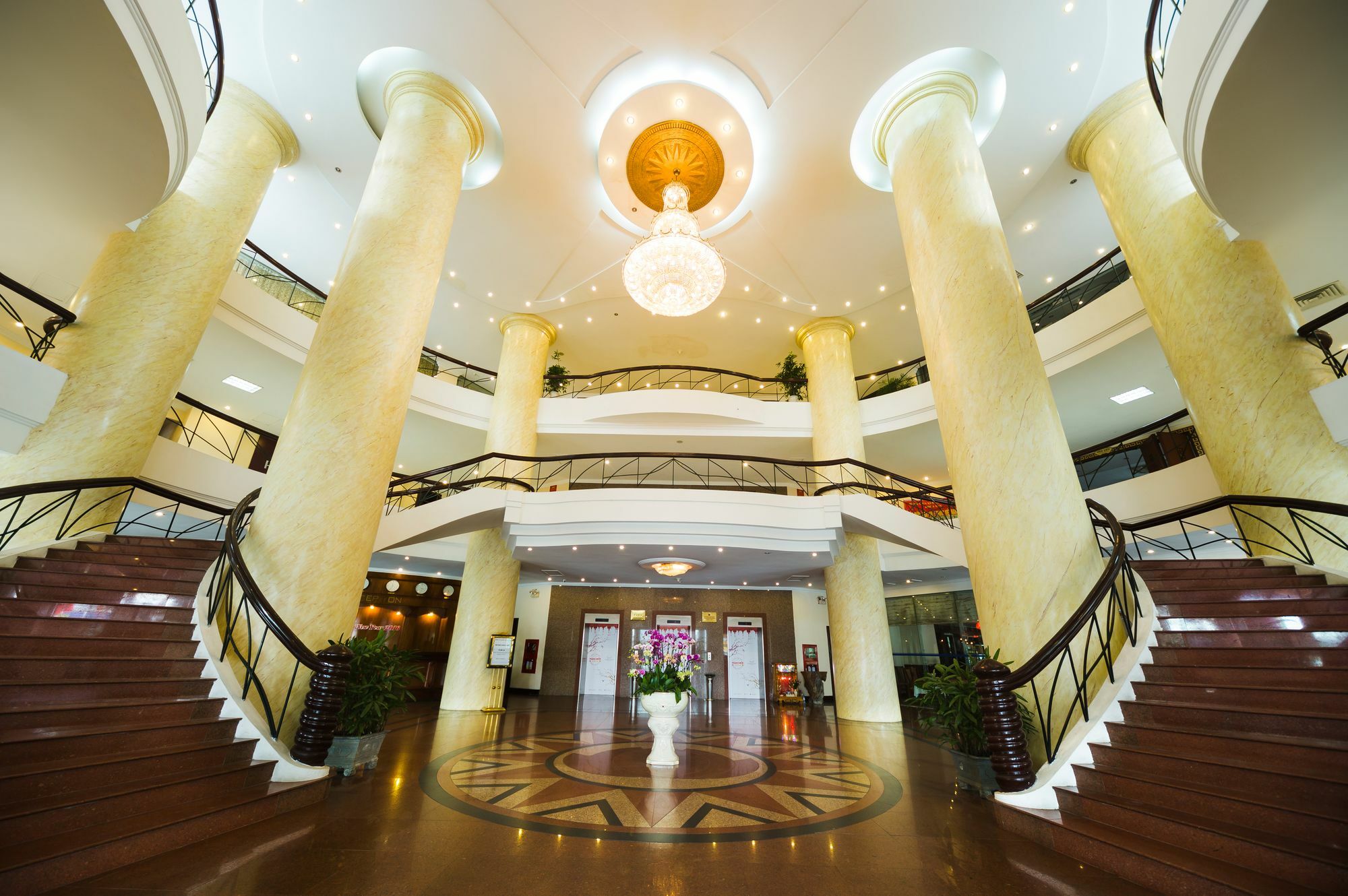 Muong Thanh Grand Phuong Dong Винь Экстерьер фото